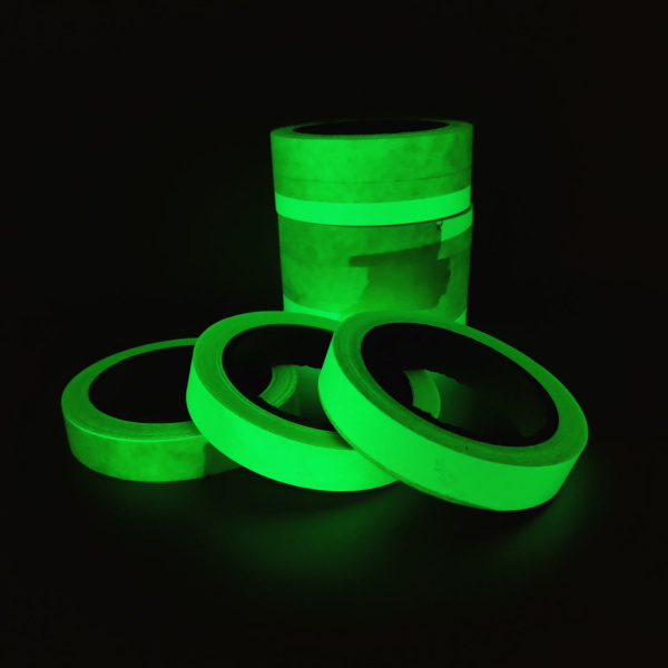 Фотолюминисцентная клейкая лента светящаяся в темноте 13,7 метров (+/-0,2 м)  х 2,5 см толщ. / Светонакопительная лента / Свечение до 10 часов